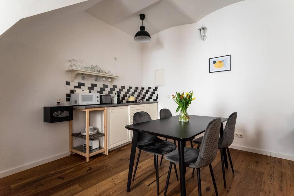 Apartament Neat 1Br Duplex By Metro And Center By Hm Wiedeń Zewnętrze zdjęcie