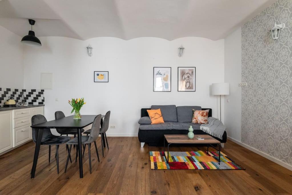 Apartament Neat 1Br Duplex By Metro And Center By Hm Wiedeń Zewnętrze zdjęcie